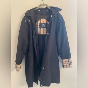 Burberry London Authentic Vintage Womens Rain Coat with detachable hood. Size 6R
